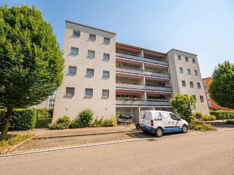 Helle 4-Zimmer-Wohnung mit grossem Balkon in Dietlikon (2)