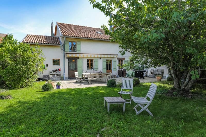 Ravissante villa en campagne avec Jardin en Bordure des Vignobles de Jussy (1)