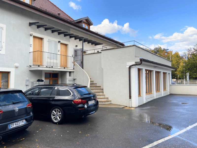 Locaux Commerciaux Modernes à Chêne-Bourg à vendre pour investisseur (3)