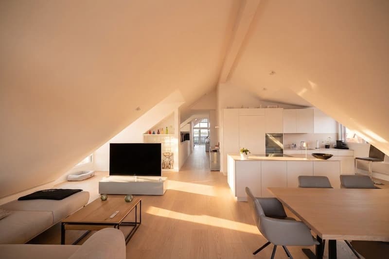 Exklusive 4.5-Zimmer-Dachwohnung: Luxuriöses Penthouse-Feeling über dem Nebelmeer (1)