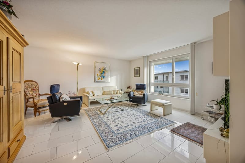 Moderne 4.5-Zimmer-Wohnung mit Balkon und Garage in Wettingen (3)