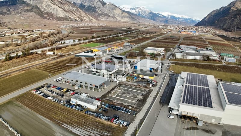 Parcelle exceptionnelle avec projet commercial autorisé (1)