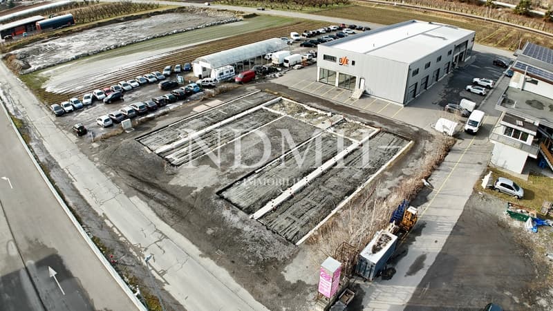 Parcelle exceptionnelle avec projet commercial autorisé (3)
