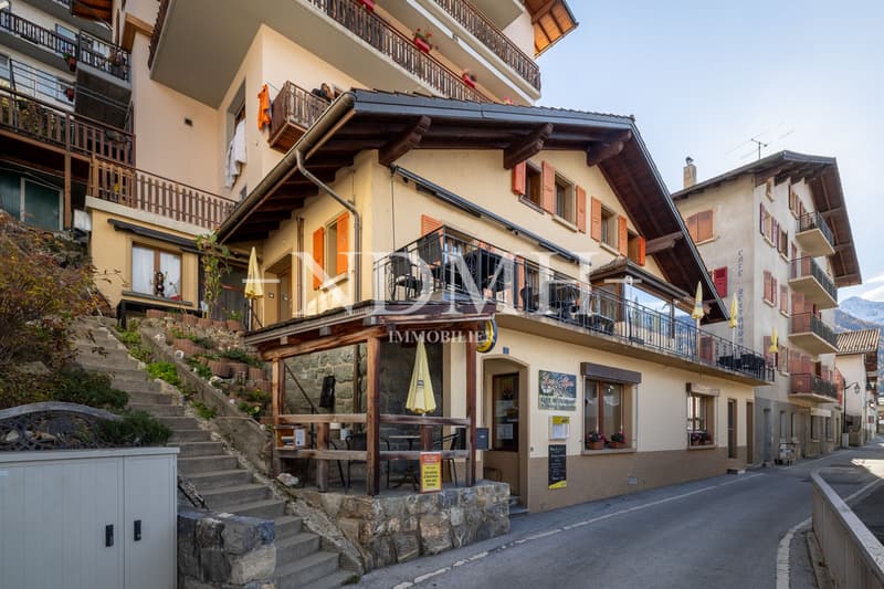In the heart of the village - village house with restaurant (1)