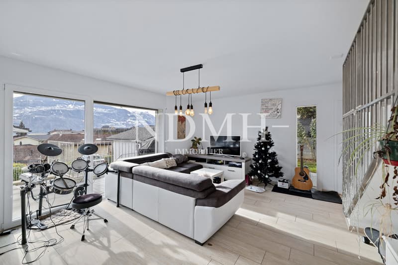 Spacious individual villa with large garden (3)