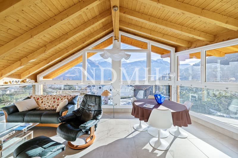 Large villa with two independent apartments (1)