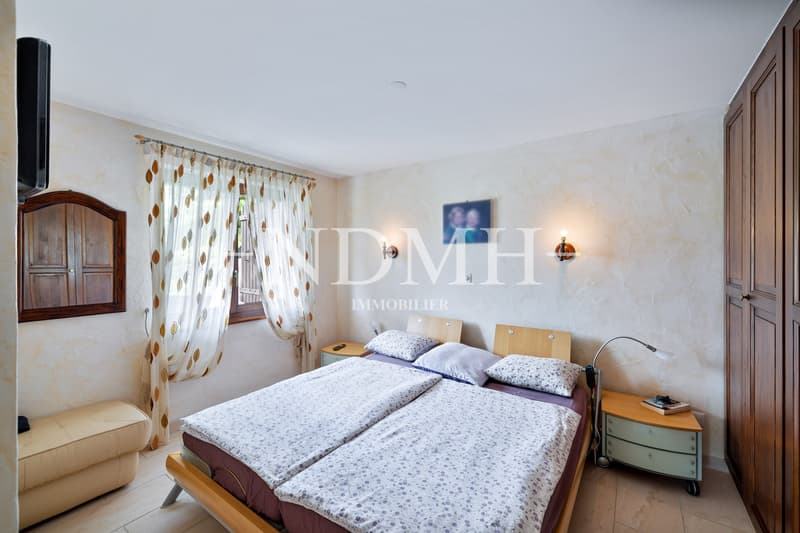 Spacious villa with generous volumes, garage and workshop of 137 m² (8)