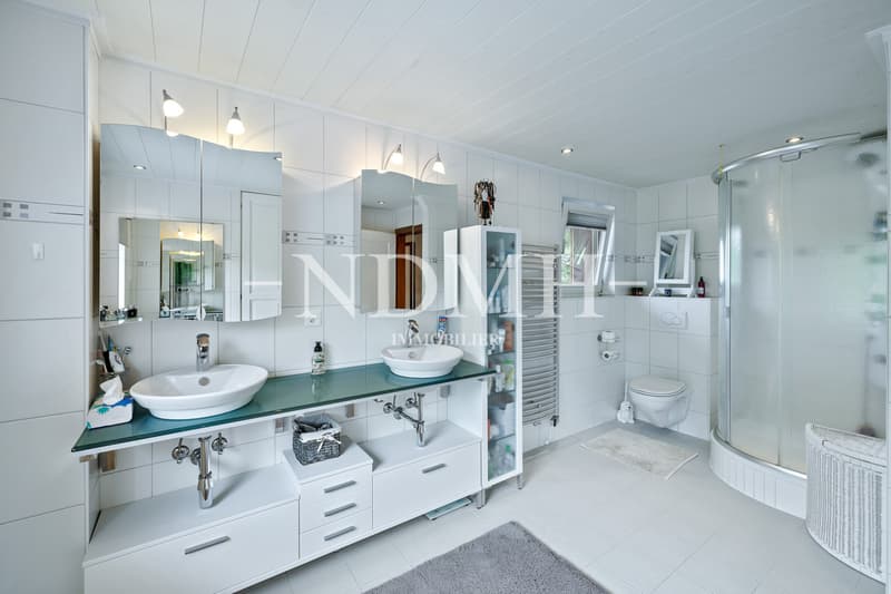 Spacious villa with generous volumes, garage and workshop of 137 m² (9)