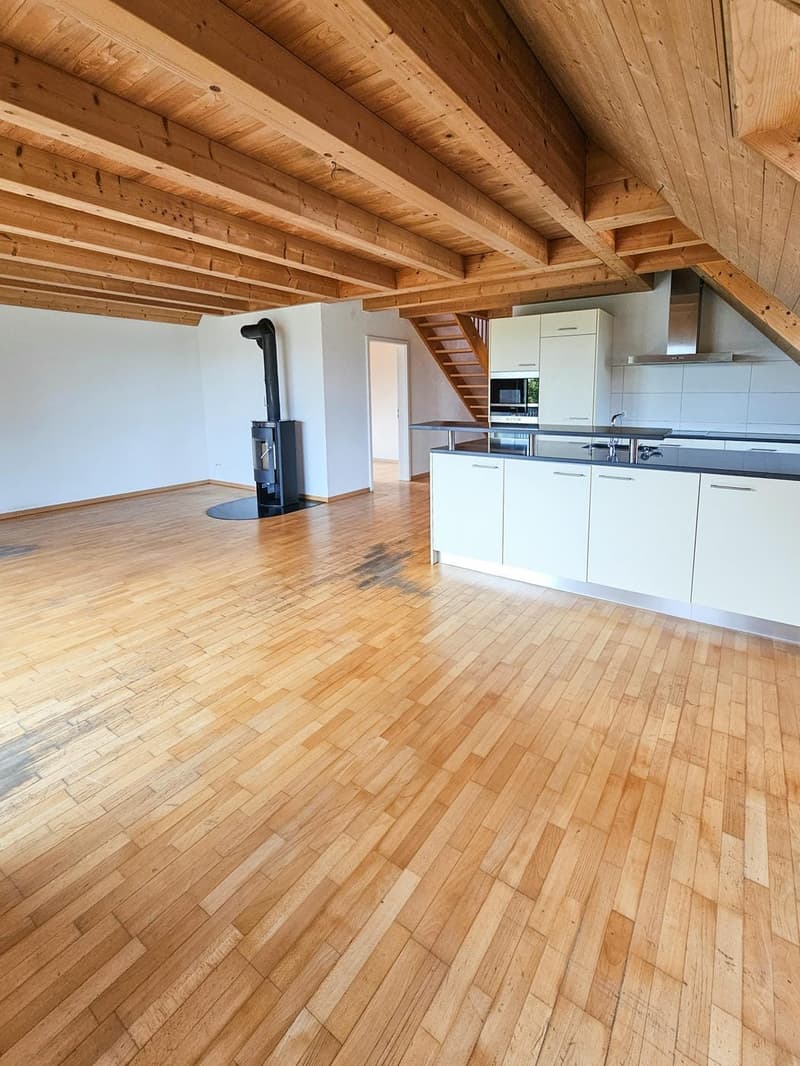 Grosszügige 4.5-Zimmer-Dachwohnung mit Galerie und zwei Balkone (3)