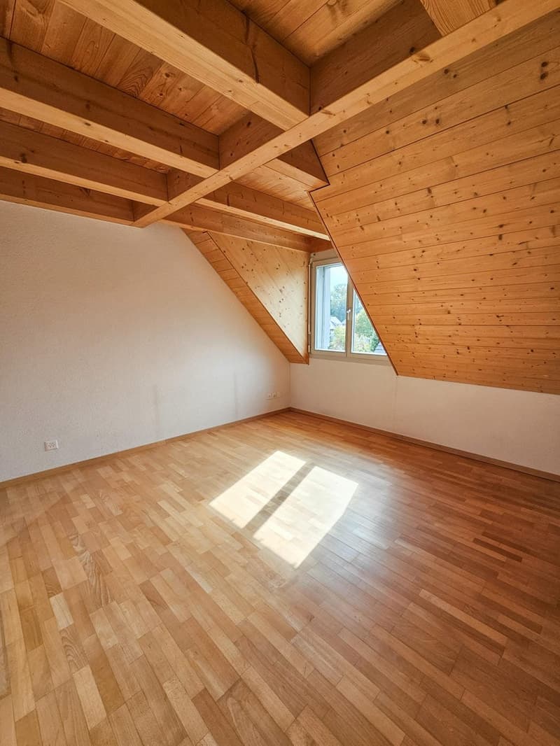 Grosszügige 4.5-Zimmer-Dachwohnung mit Galerie und zwei Balkone (6)