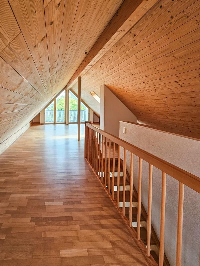 Grosszügige 4.5-Zimmer-Dachwohnung mit Galerie und zwei Balkone (1)