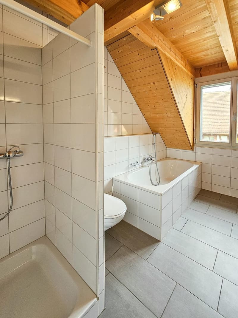 Grosszügige 4.5-Zimmer-Dachwohnung mit Galerie und zwei Balkone (5)