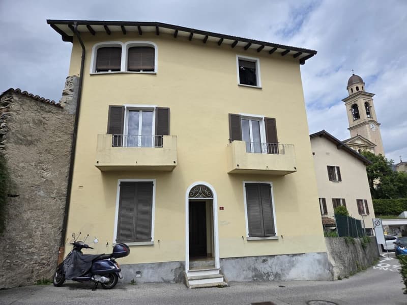 Casa plurifamiliare con 3 parti (1)