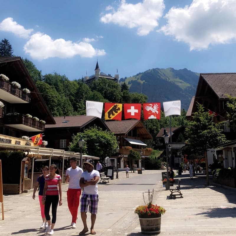 Spazio commerciale con la migliore posizione sulla promenade a Gstaad (2)