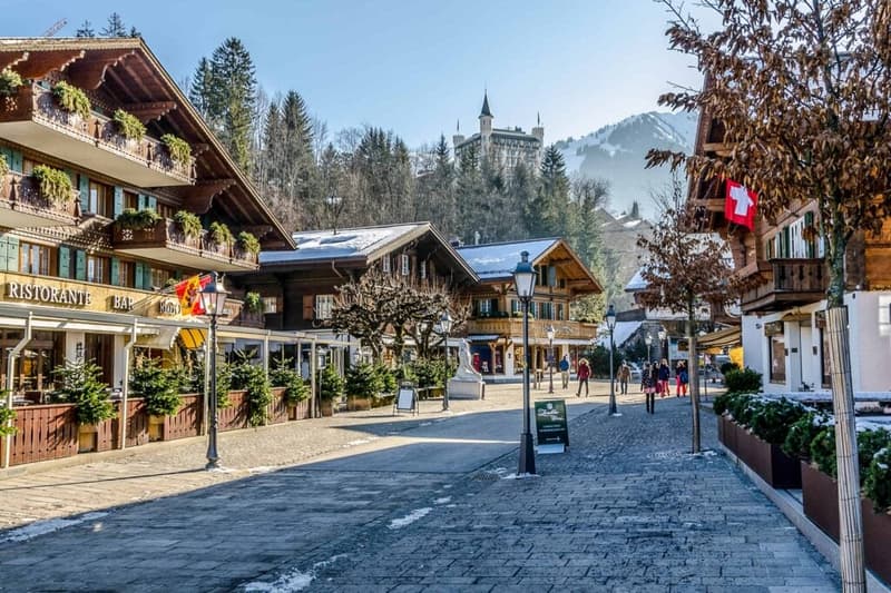 Spazio commerciale con la migliore posizione sulla promenade a Gstaad (1)