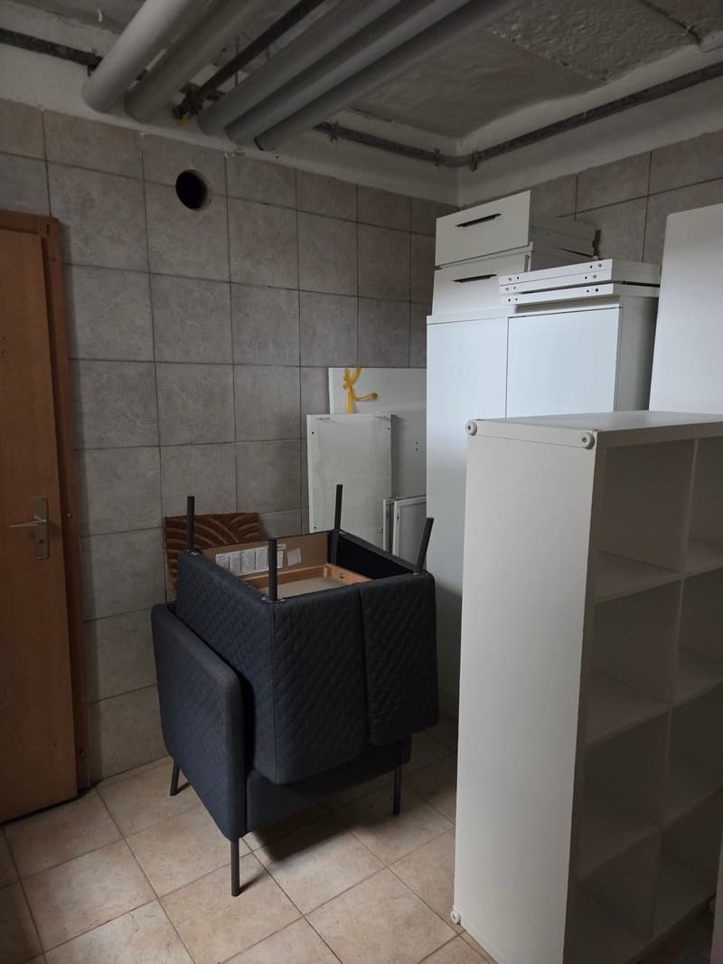 Quiet office space centrally located near SBB train station (4051) with storage room (6)