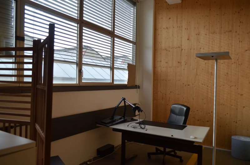 Affordable office in a creative factory hall (2)