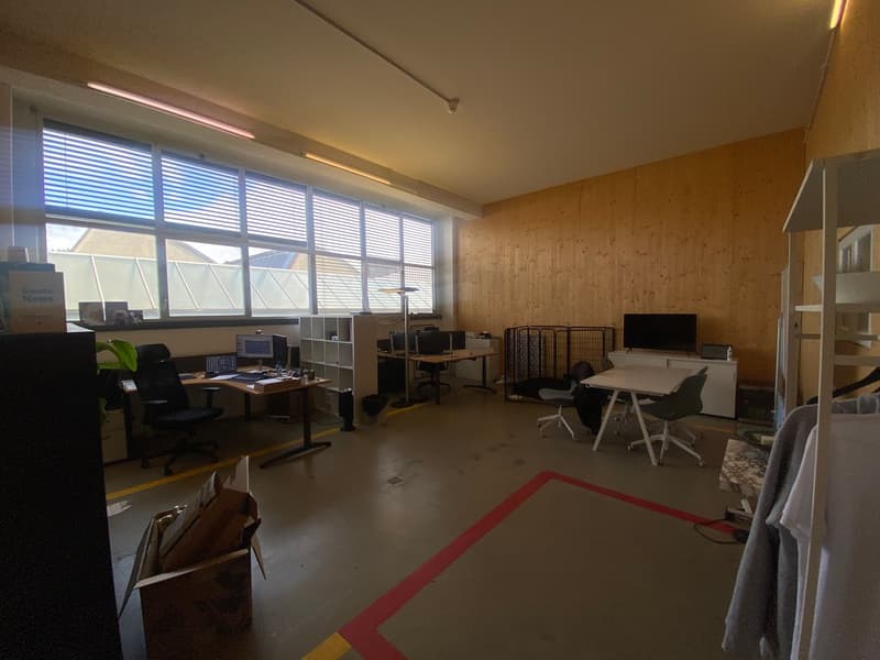 Bureau abordable dans une halle de fabrique créative (2)
