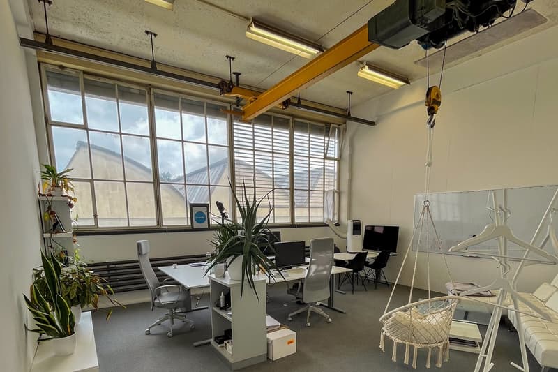 Bureau abordable dans une halle de fabrique créative (4)