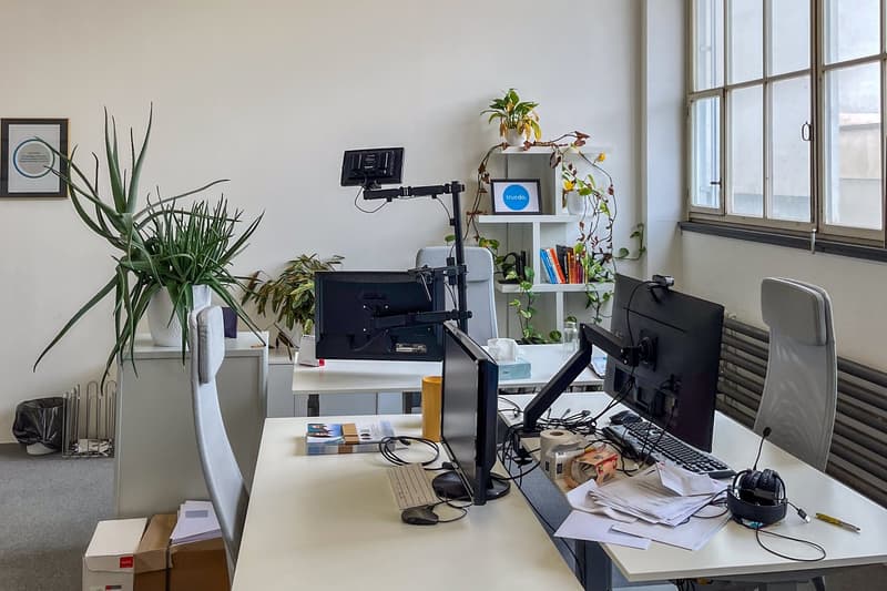 Bureau abordable dans une halle de fabrique créative (6)