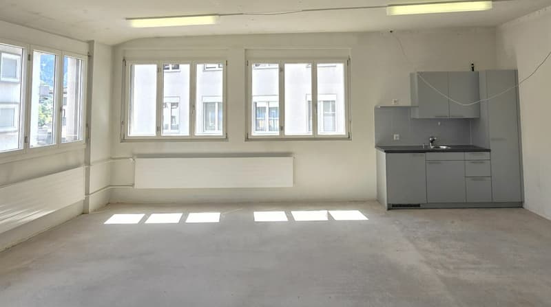 Spazio commerciale polivalente nel centro di Schwyz (2)