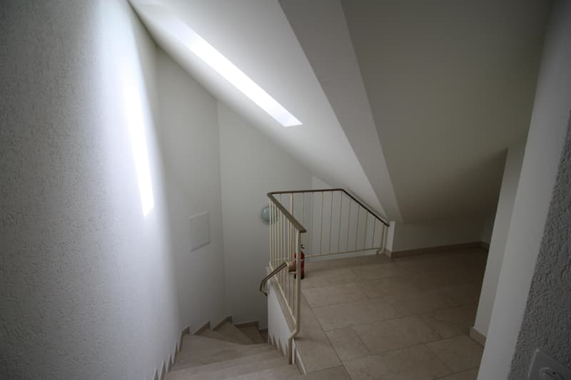Ampio spazio di atelier al piano superiore con toilette (6)