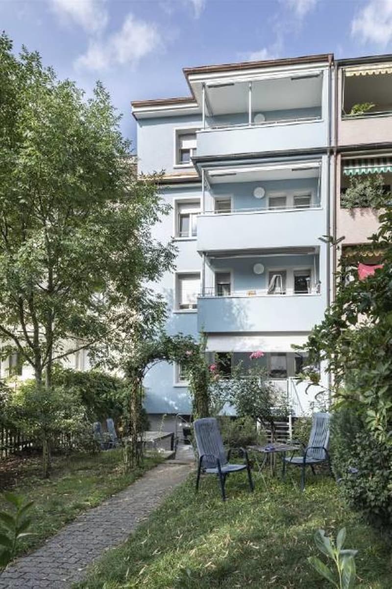 Appartamento mansardato elegantemente ristrutturato su Wasgenring (8)