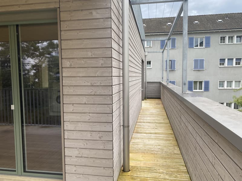 Moderne Wohnung mit grossem Balkon (8)
