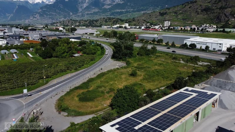 Ideally located plots of land along the highway in Sion (2)