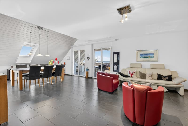 RÉSERVÉ Appartement-maisonnette moderne 5,5 pièces avec vue sans obstacle (3)
