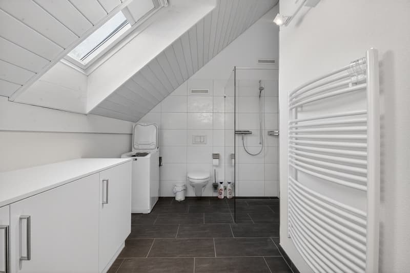 RÉSERVÉ Appartement-maisonnette moderne 5,5 pièces avec vue sans obstacle (11)