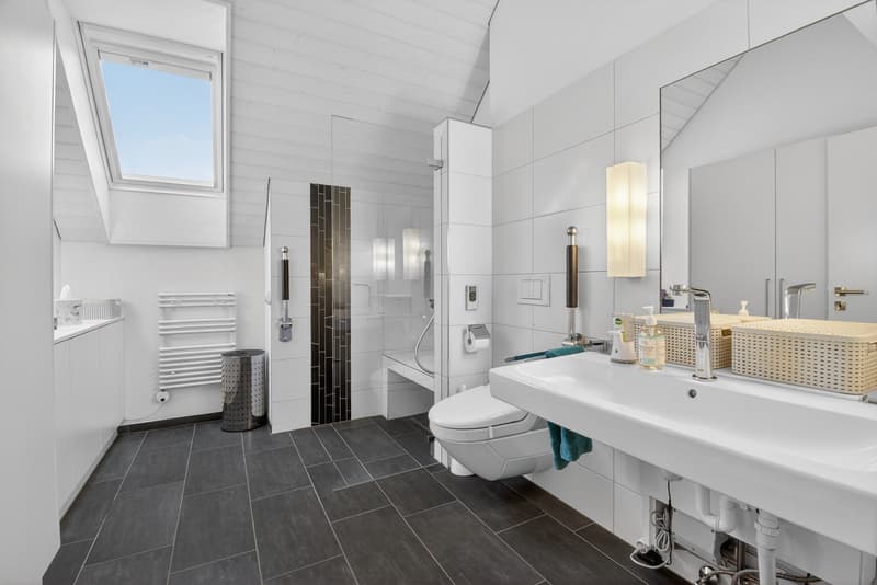 RÉSERVÉ Appartement-maisonnette moderne 5,5 pièces avec vue sans obstacle (7)