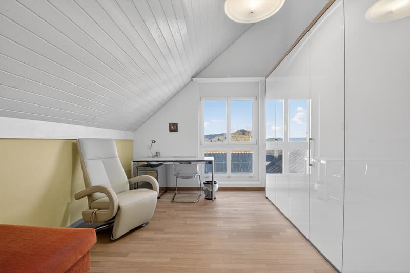 RÉSERVÉ Appartement-maisonnette moderne 5,5 pièces avec vue sans obstacle (10)