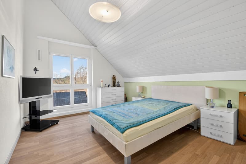 RÉSERVÉ Appartement-maisonnette moderne 5,5 pièces avec vue sans obstacle (9)