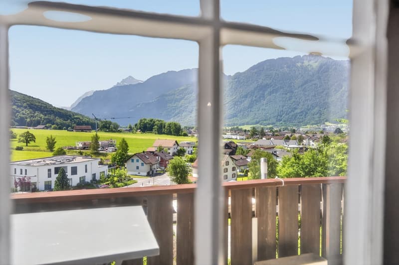 Charming 6.5-room chalet in a quiet location in Schänis (8)
