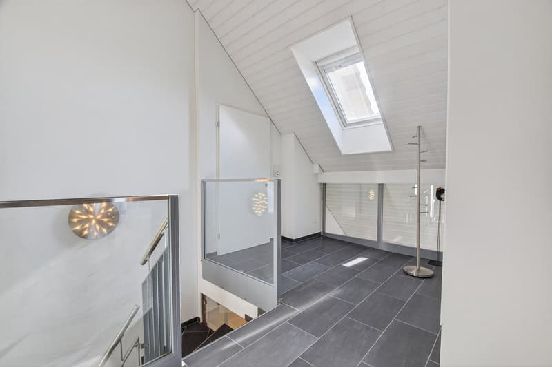RÉSERVÉ Appartement-maisonnette moderne 5,5 pièces avec vue dégagée (8)