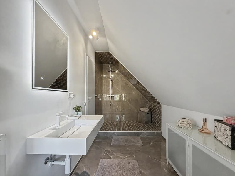 Luxuriöse Penthouse Wohnung mit viel Privatsphäre und Sicht in die Berge (18)