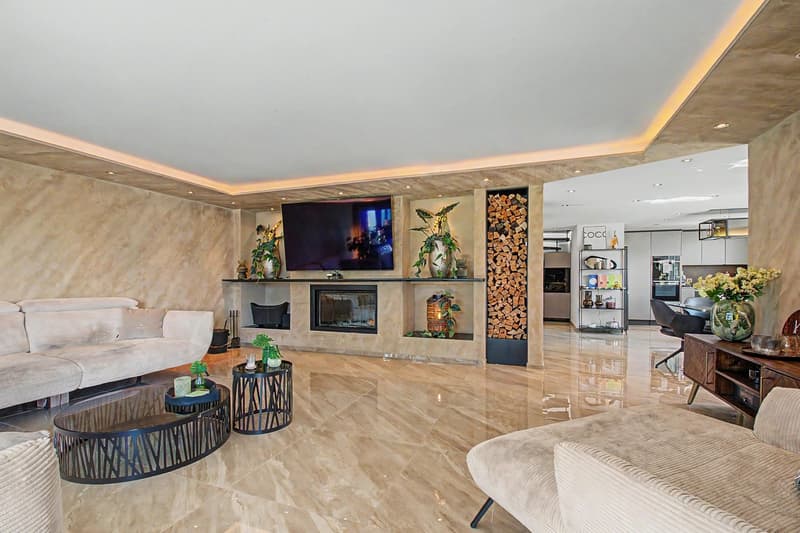 Luxuriöse Penthouse Wohnung mit viel Privatsphäre und Sicht in die Berge (5)
