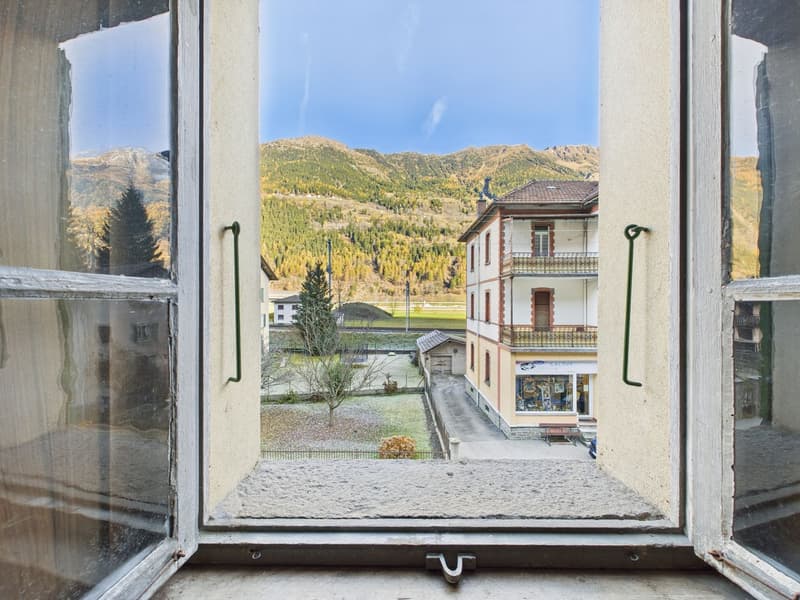 Maison de résidence traditionnelle avec un terrain de construction spacieux et beau - Ambrì (7)