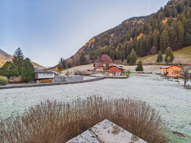 Maison de résidence traditionnelle avec un terrain de construction spacieux et beau - Ambrì (11)