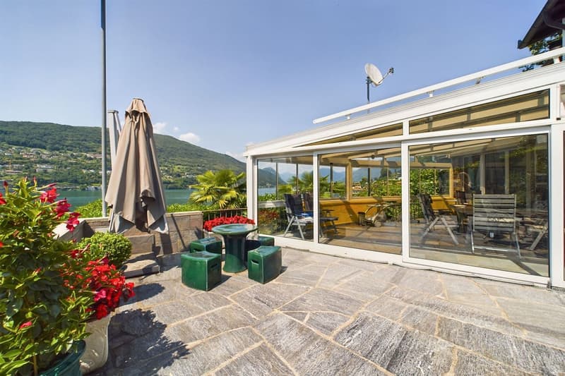 Una grande proprietà in riva al lago a Brusino Arsizio (17)