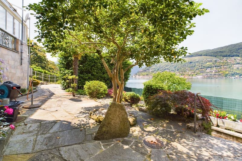 Una grande proprietà in riva al lago a Brusino Arsizio (15)