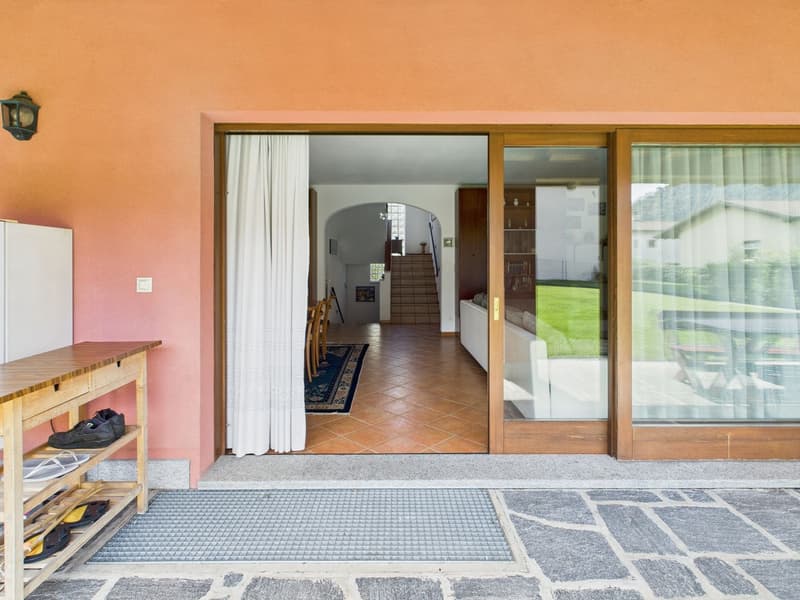 Unabhängige Villa mit grossem Garten und charakteristischem Grottino in Taverne (13)
