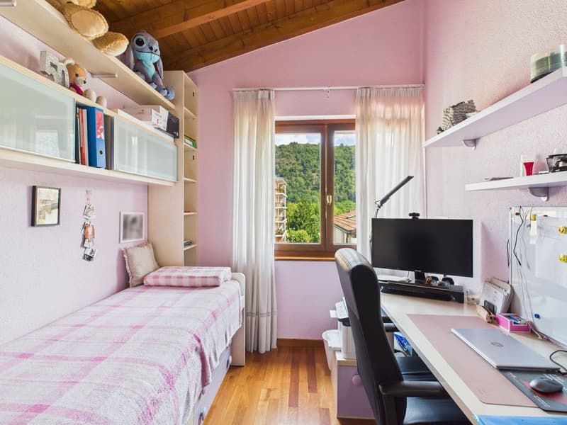 Unabhängige Villa mit grossem Garten und charakteristischem Grottino in Taverne (21)