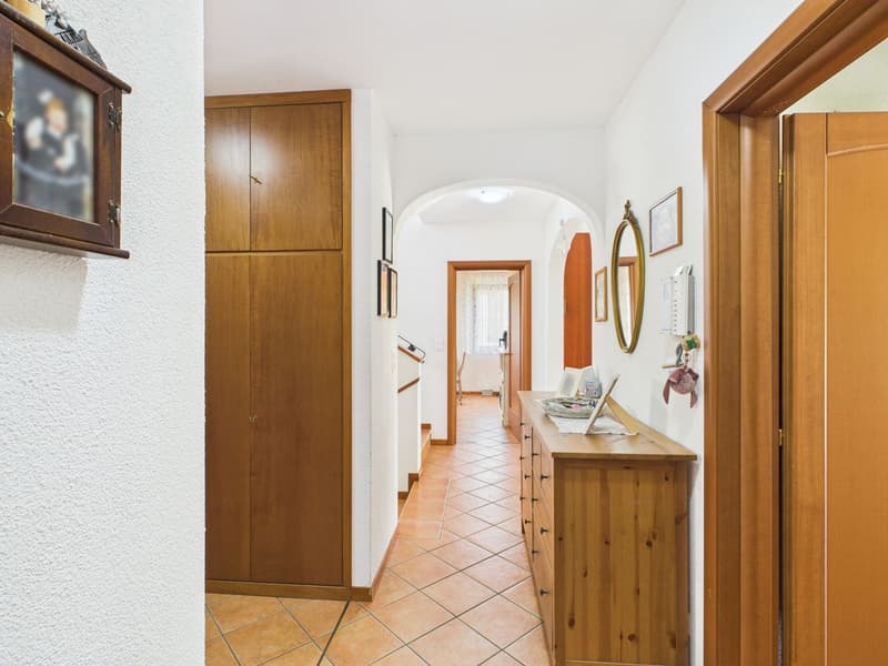 Unabhängige Villa mit grossem Garten und charakteristischem Grottino in Taverne (7)