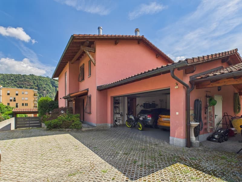 Unabhängige Villa mit grossem Garten und charakteristischem Grottino in Taverne (3)