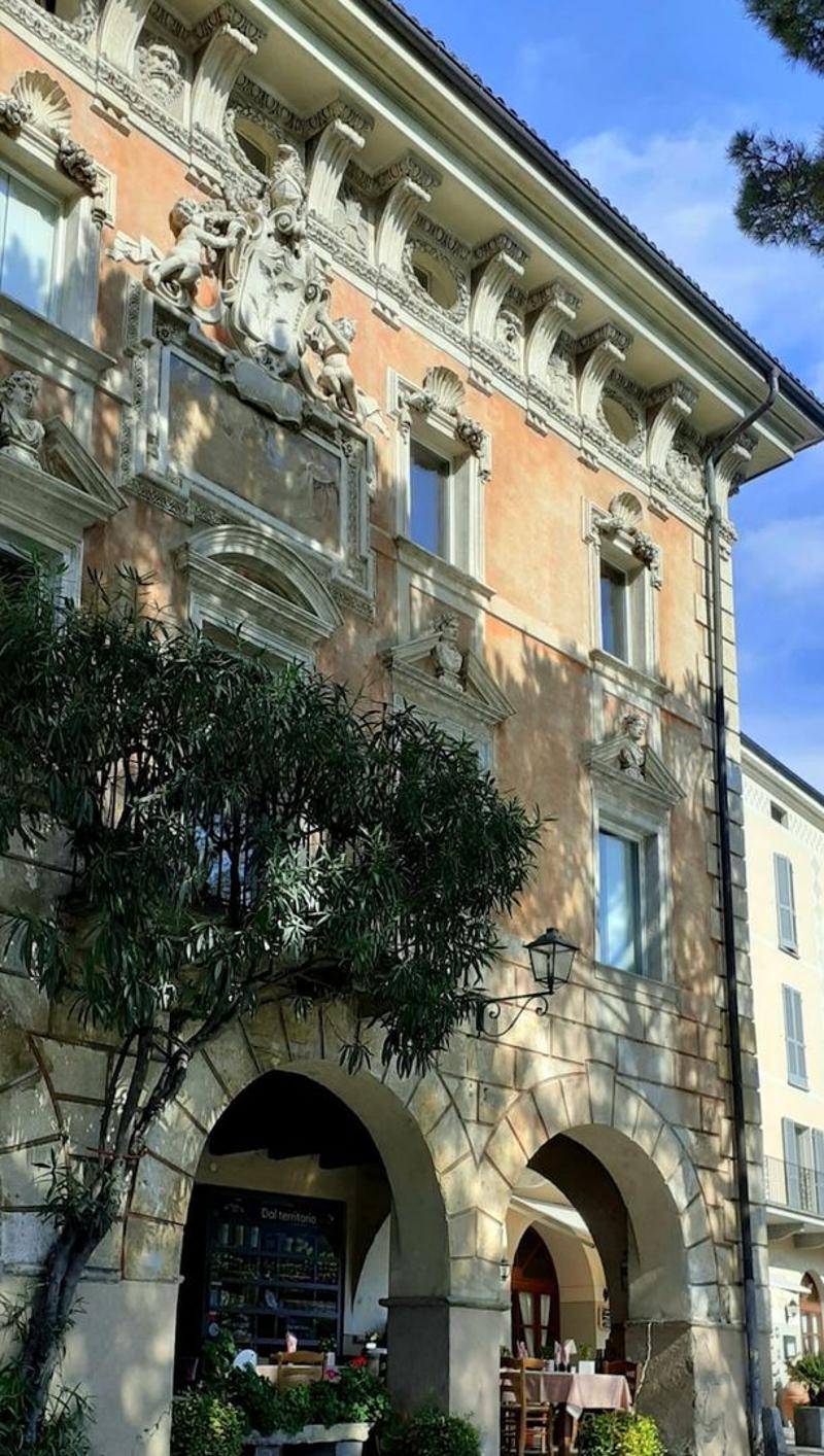 Appartamento di 2½ locali con splendida vista lago nel cuore di Morcote (11)