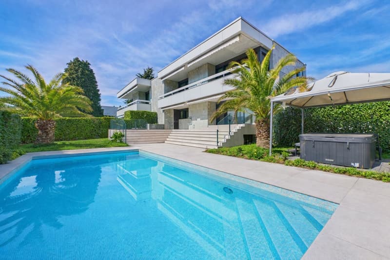Villa de design exclusive avec piscine et jardin privé (1)