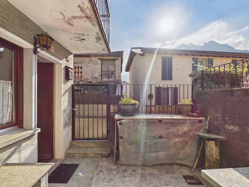 Casa di nucleo con cortile e possibilità di sopraelevazione (4)