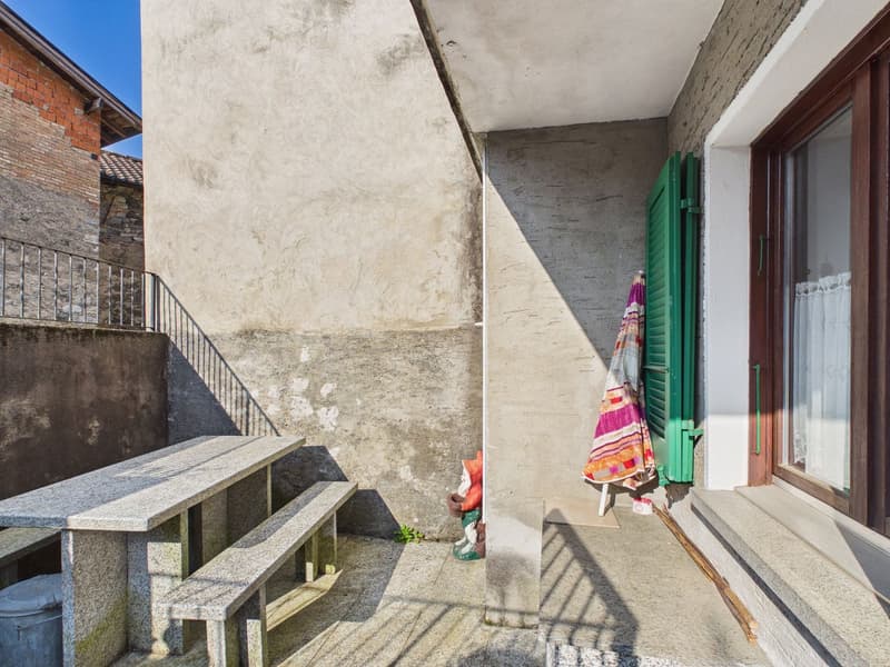 Casa di nucleo con cortile e possibilità di sopraelevazione (2)